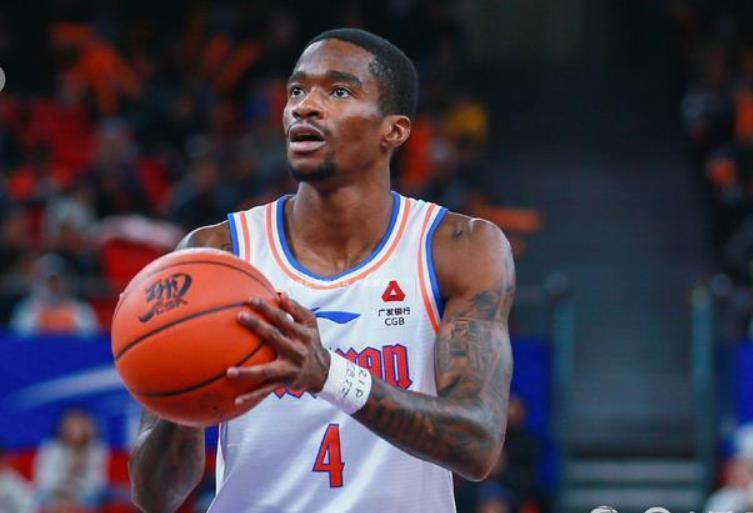 广东队再签超级外援,CBA得分王加盟,帮助广东队冲第12冠